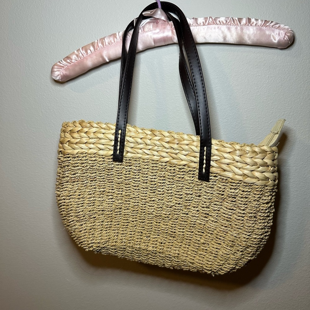 Chic Tan Woven Shoulder Bag with Brown Straps - Picture 3 of 8